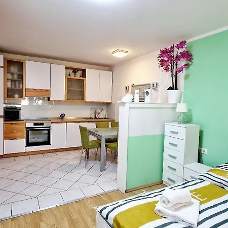 Apartament Neve St *