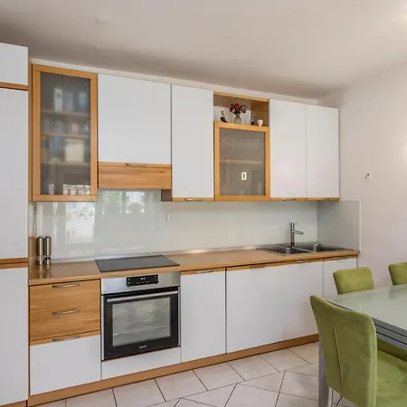 Neve St Апартаменти *