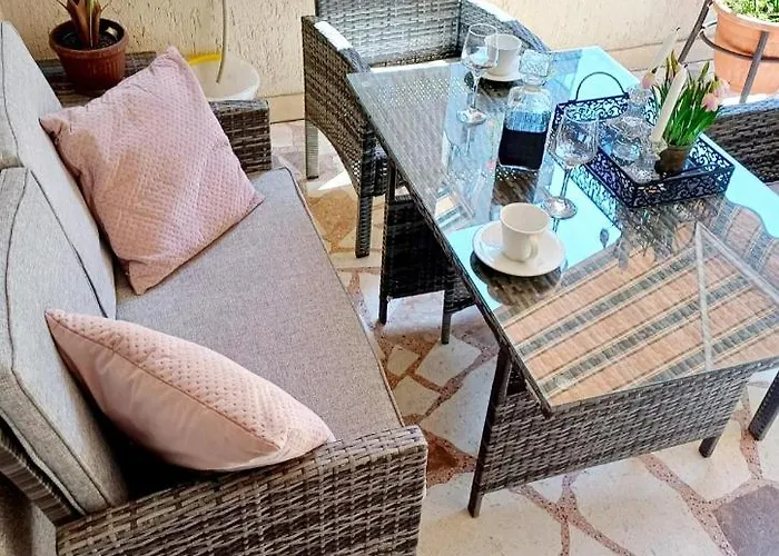 Апартаменти Neve St *